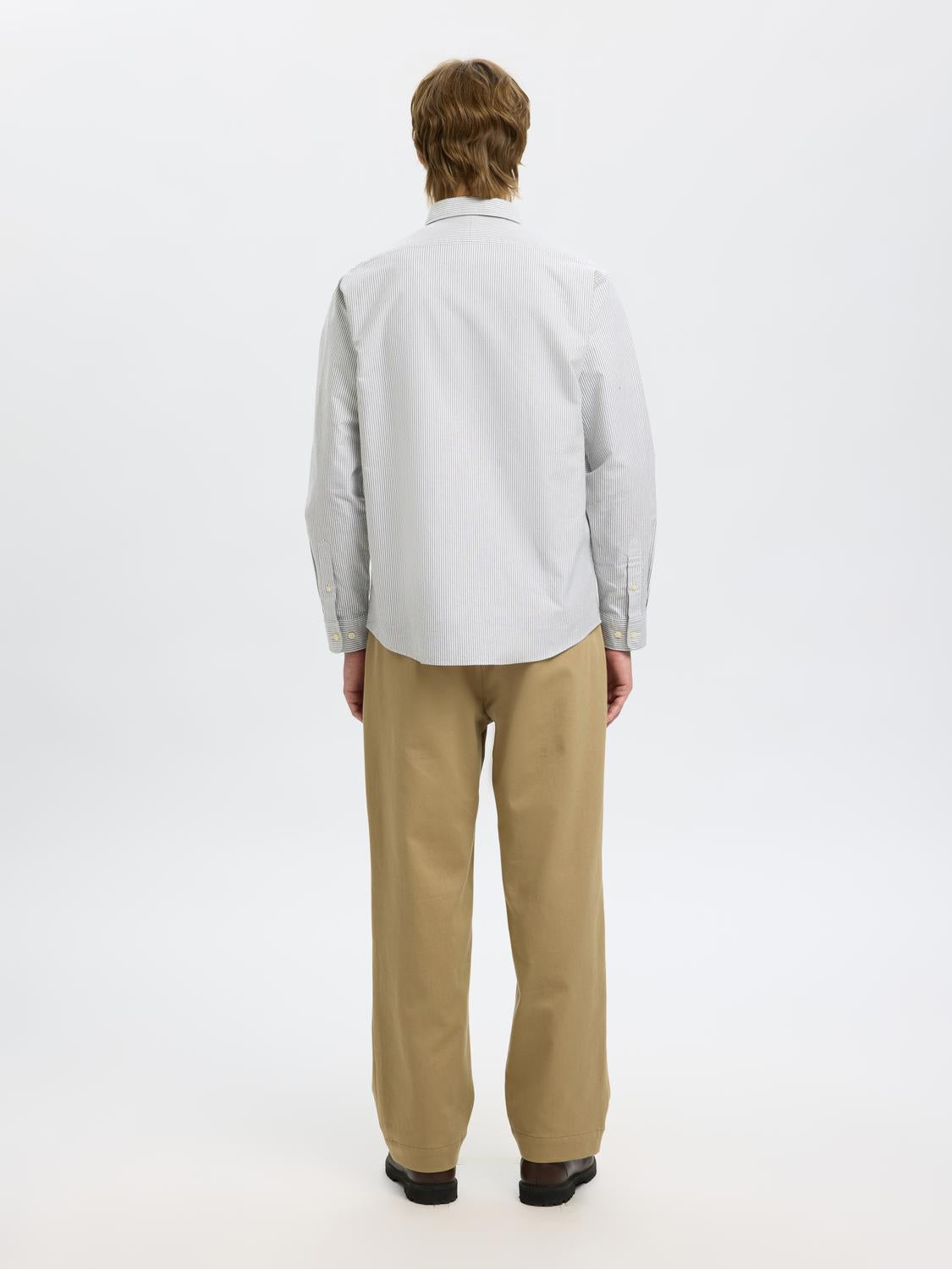 model_shot-back